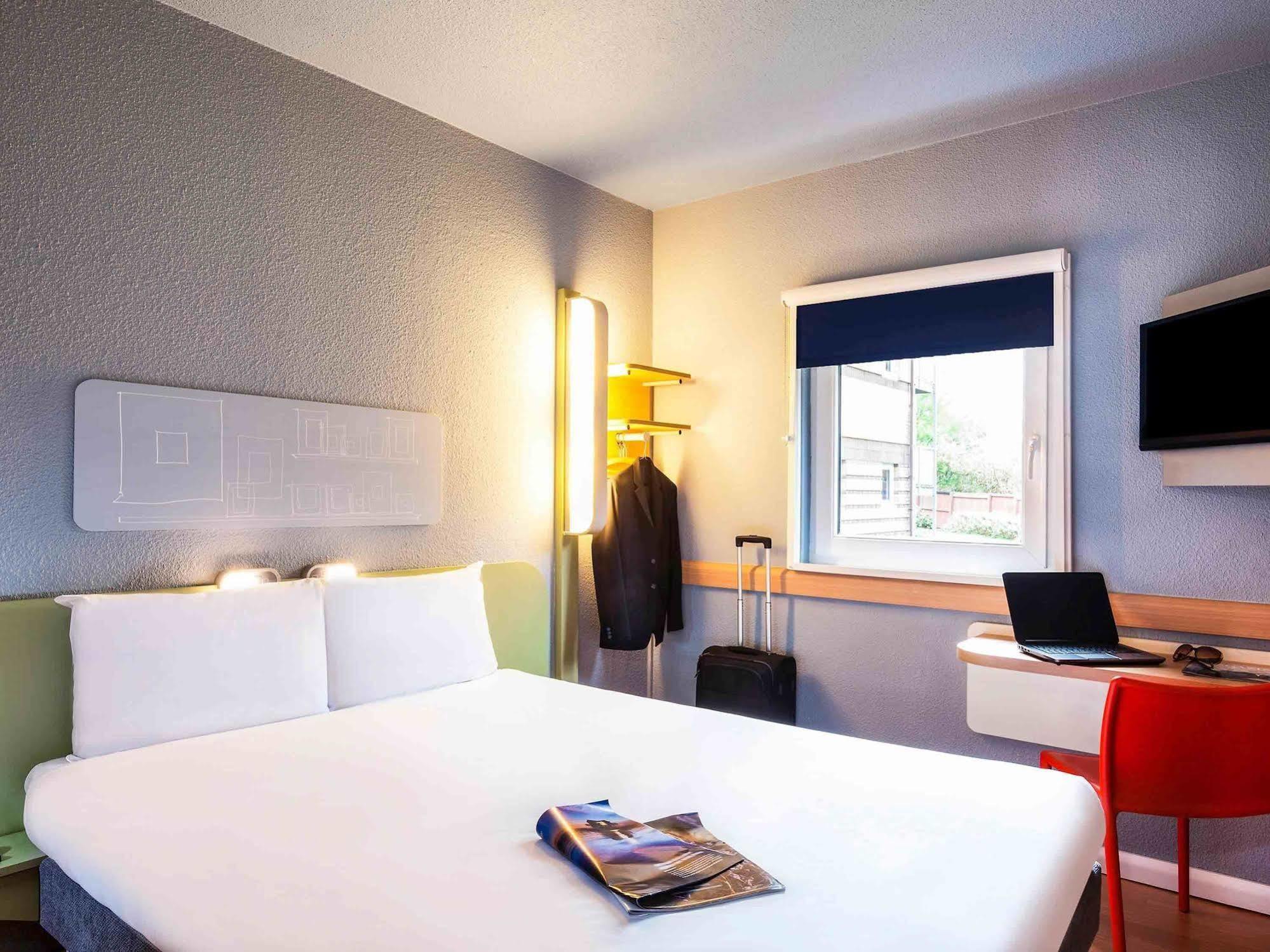 Ibis Budget Cergy St Christophe Eksteriør bilde