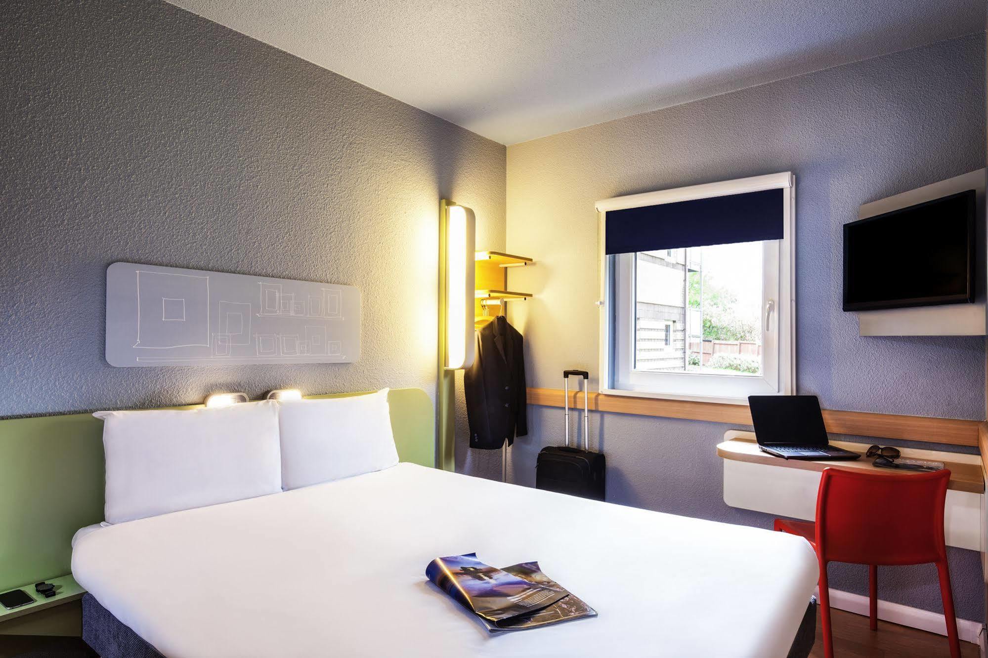 Ibis Budget Cergy St Christophe Eksteriør bilde